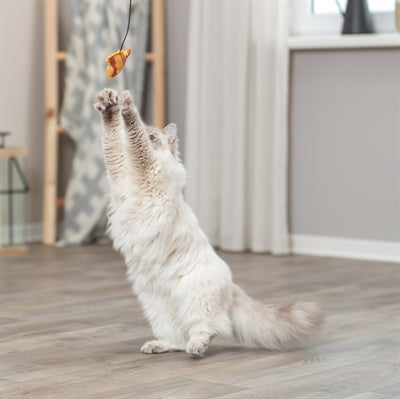 Trixie Angelrute Katze Fisch Detailansicht – Katzenangel Plüschfisch Spielzeug Nahaufnahme bunt