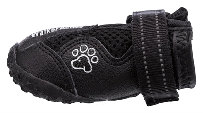Trixie Pfotenschutz Walker Active – Hund trägt Schuhe