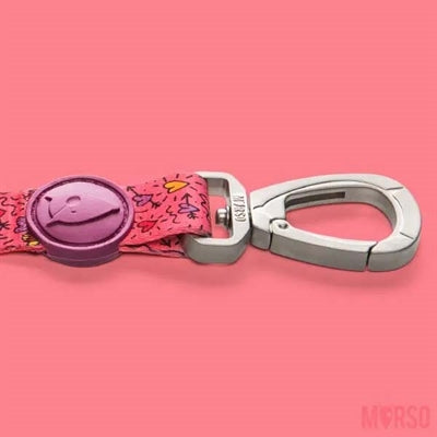 Morso verstellbare Leine Think Pink Rosa recycelt am Hund getragen