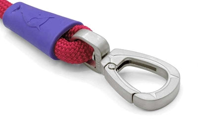 Morso Hundeleine Seil roter Samt Detailansicht Karabiner Griff – Leine Hund Seil rot Morso samtweich elegant