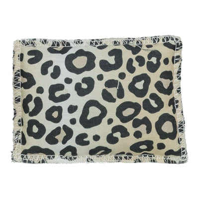 Trixie Leo Spielkissen Baldrian Panther-Print Nahaufnahme Stoff